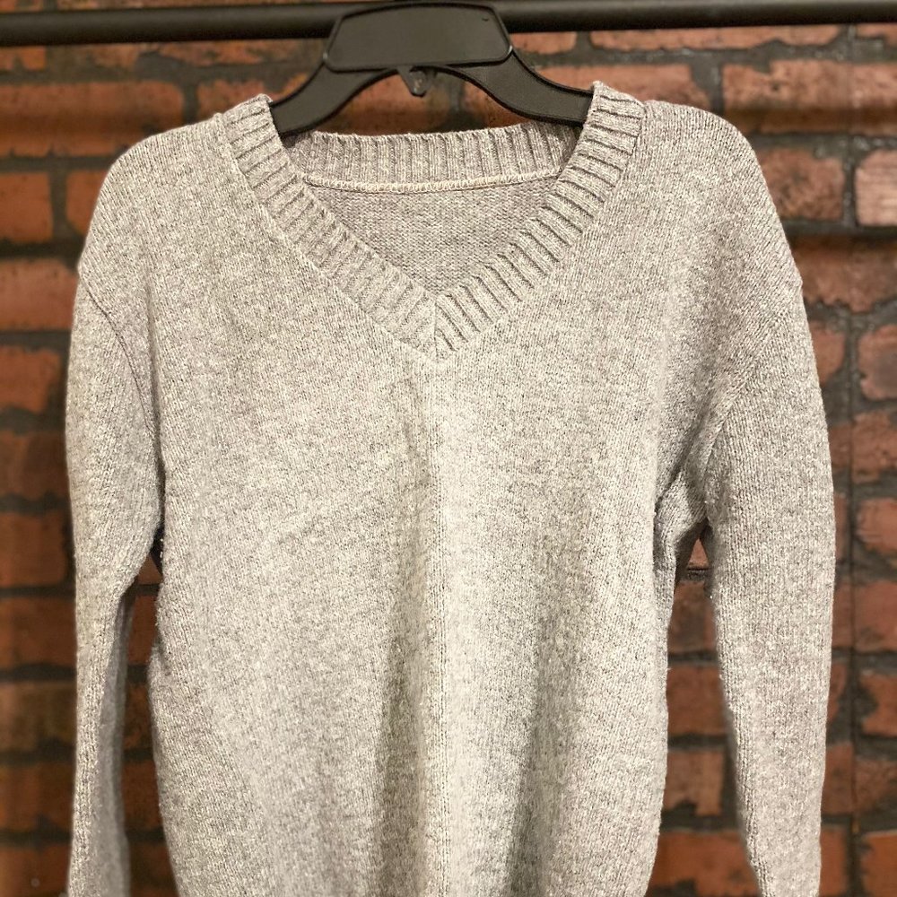 Gray / Silver Sweater, Long Sleeved, V neck Collar